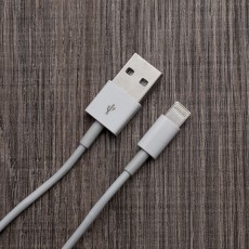 CABO USB COM ENTRADA LIGHTNING/IPHONE. para empresas